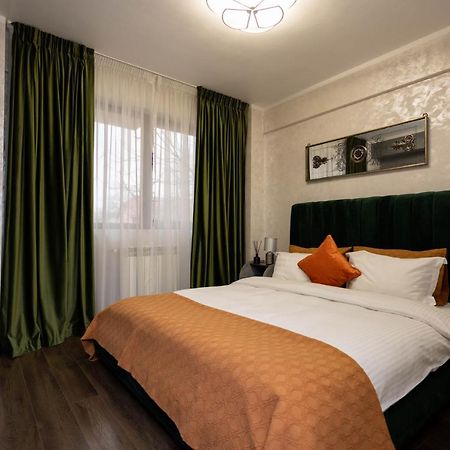 Central Apartament 3 Iasi Buitenkant foto