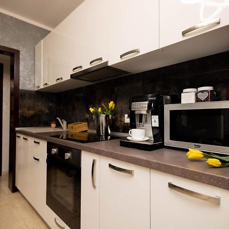 Central Apartament 3 Iasi Buitenkant foto