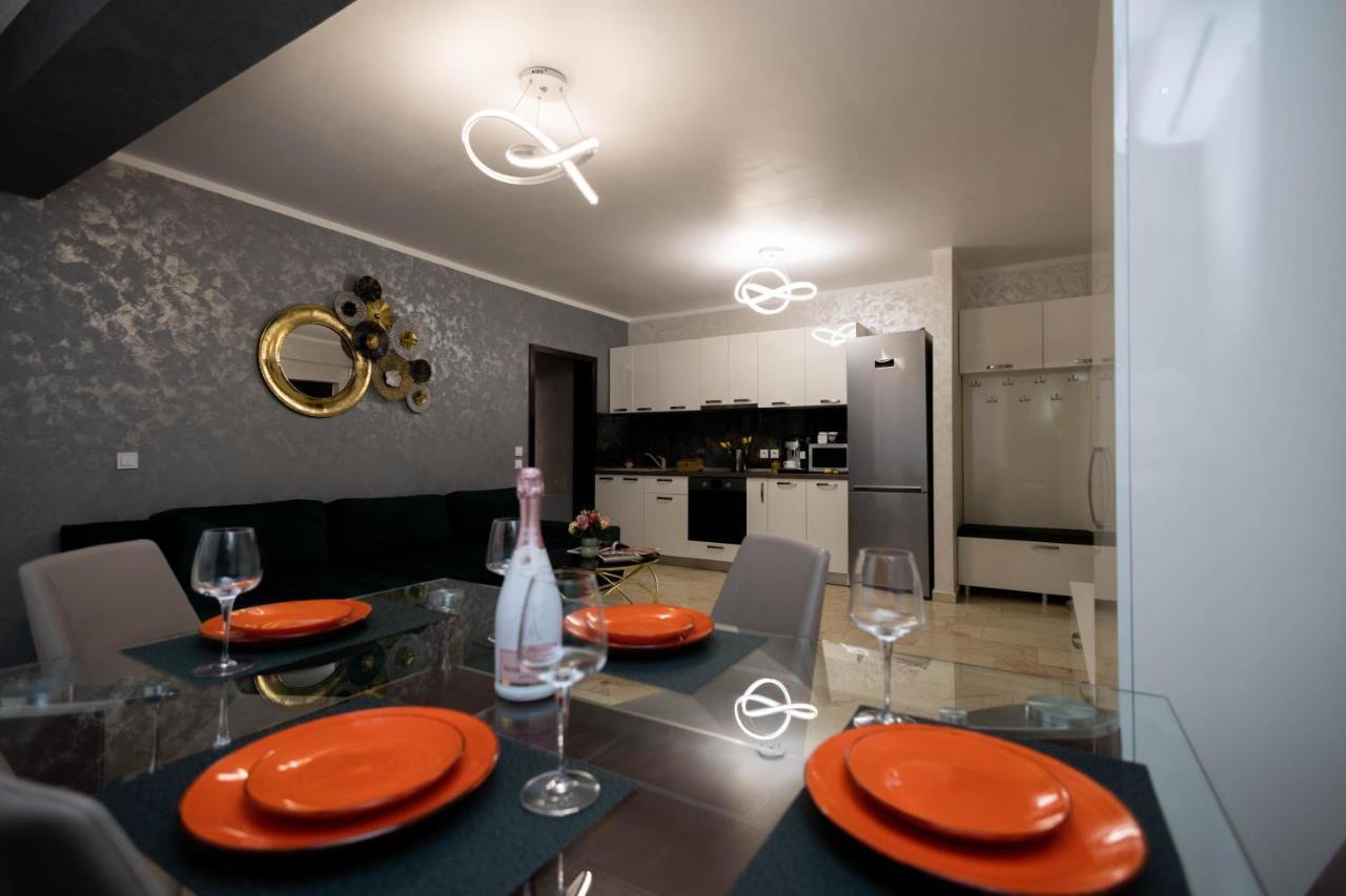 Central Apartament 3 Iasi Buitenkant foto